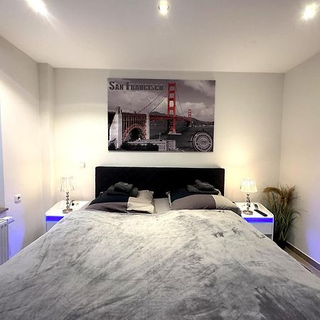 Ferienwohnungen Arp "2D" Mit Terrasse Und Parkplatz Itzehoe Bagian luar foto